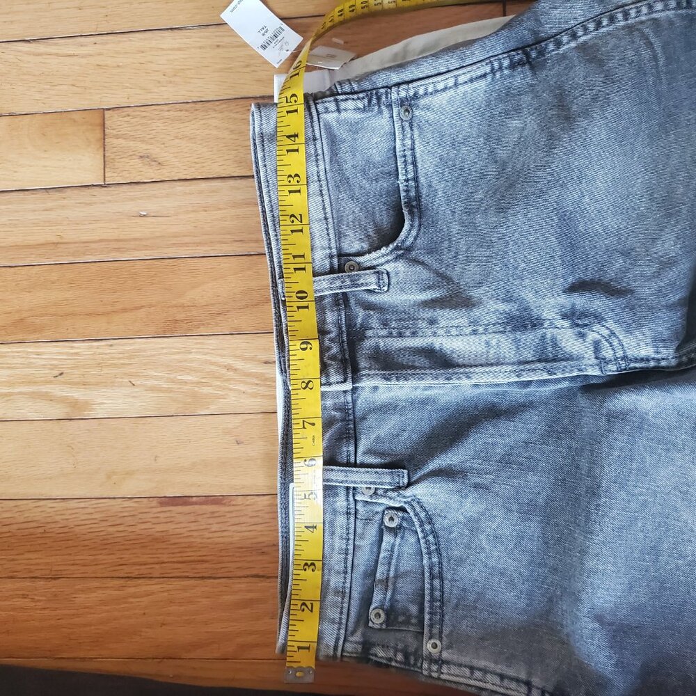 Gap High Rise Cheeky Short - Picture 2 of 5